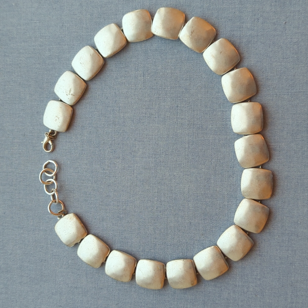 Silver chocker